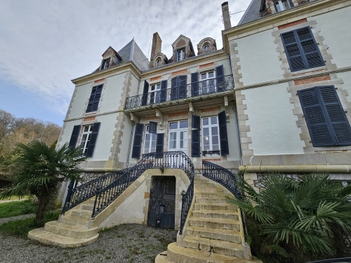 #avendremaison #64 #pyrénéesatlantiques #chateau #saliesdebéarn #orthez #biarritz